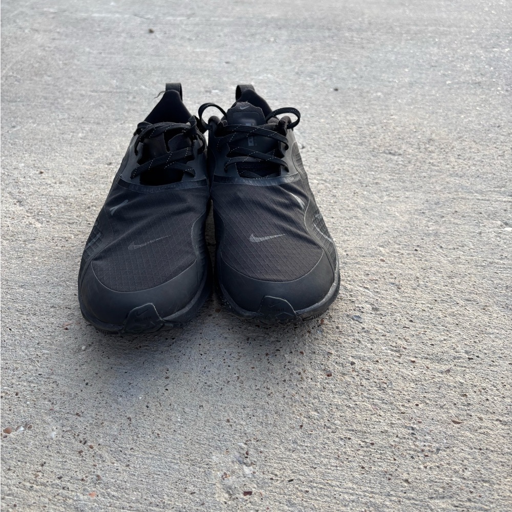 Mens size 10 Nike Air Zoom Pegasus 37 Shield Black Running Shoes